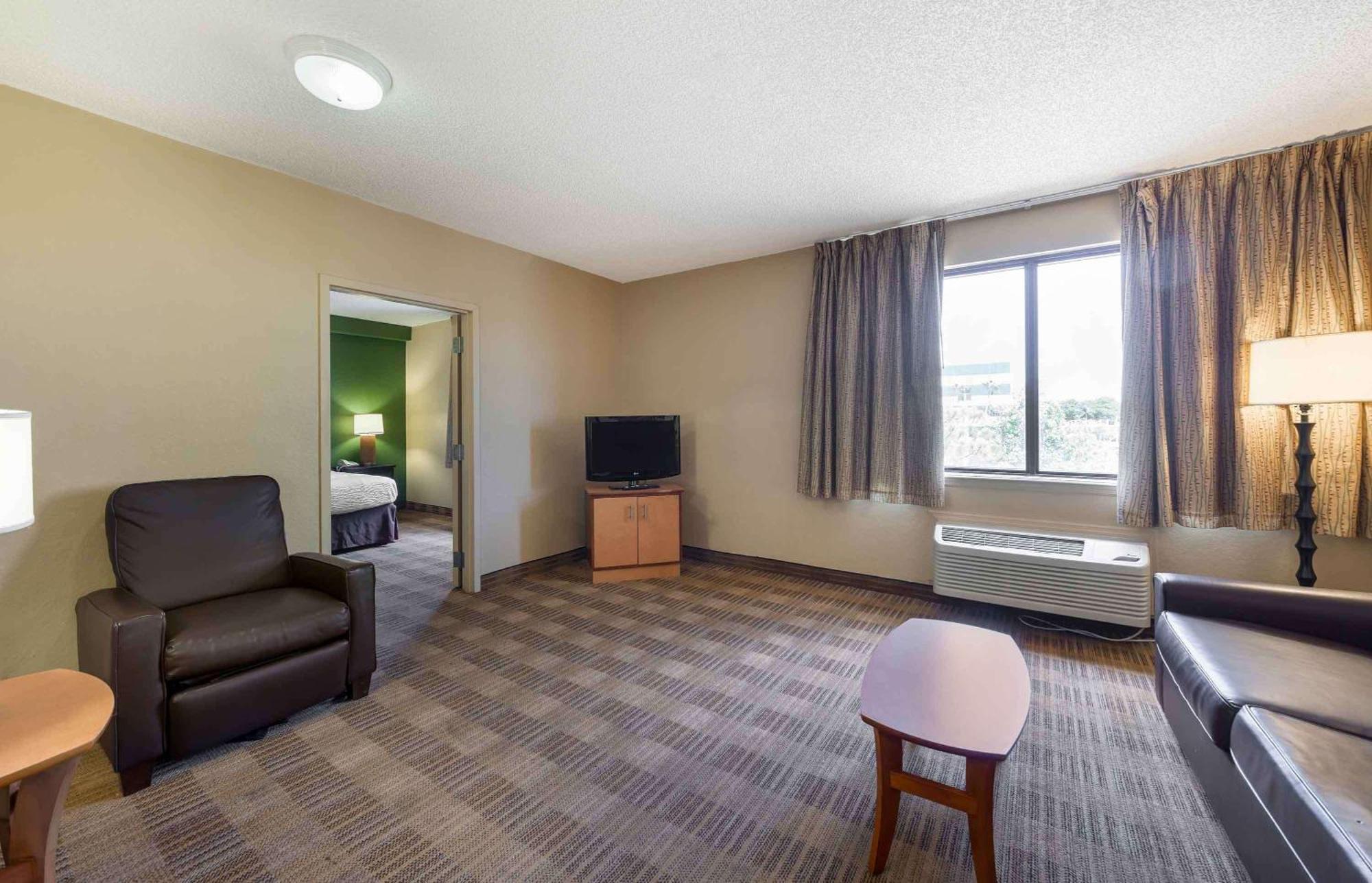 Extended Stay America Suites - Fort Lauderdale - Cypress Creek - Nw 6Th Way Exterior photo